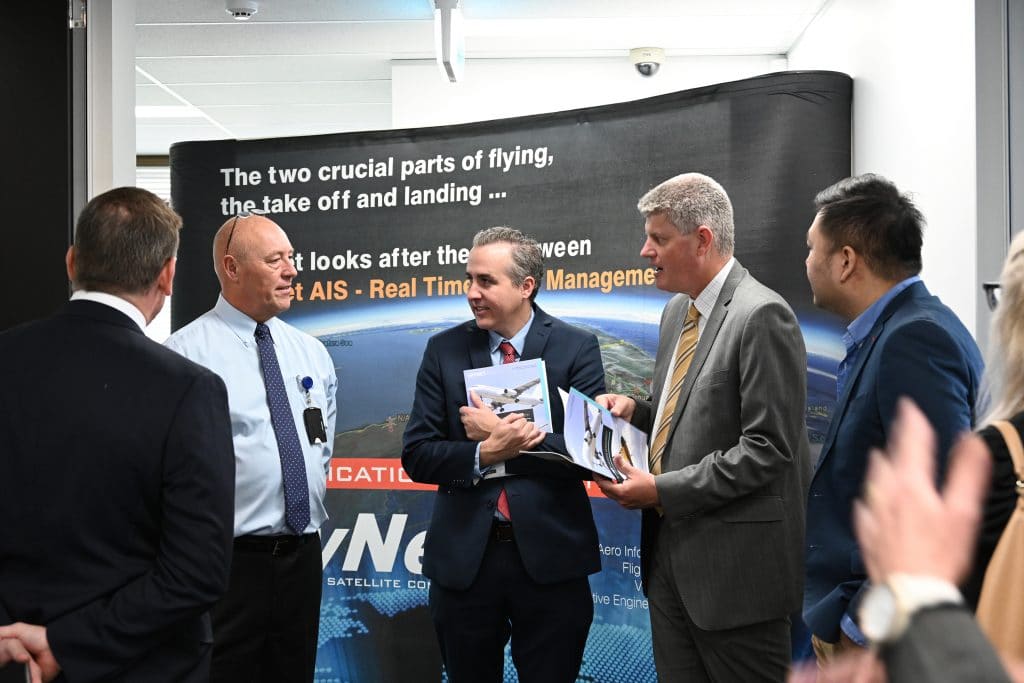 SkyNet Aviation impresses Queensland Minister for Innovation the Hon. Stirling Hinchliffe with world-leading flight tracking technology